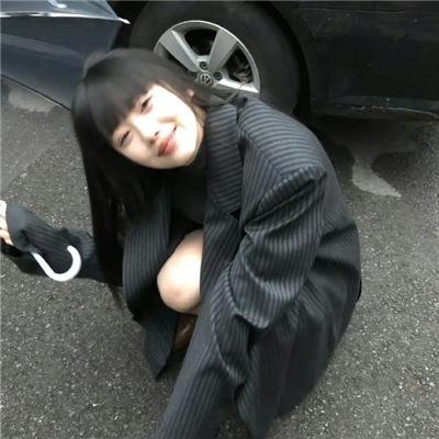 年轻女人